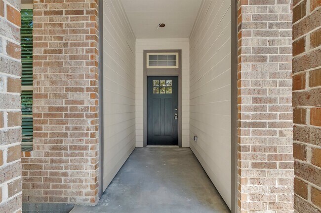 Building Photo - 11101 Park Dr