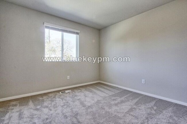 Building Photo - 4 Bed, 2.5 Baths Home in Ridgefield