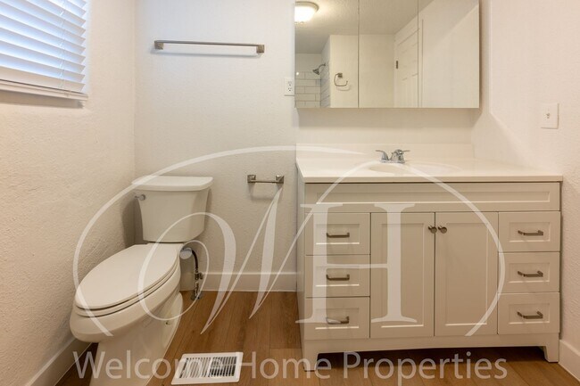 Building Photo - 3-Bedroom Home with Fenced Yard & Off-Stre...