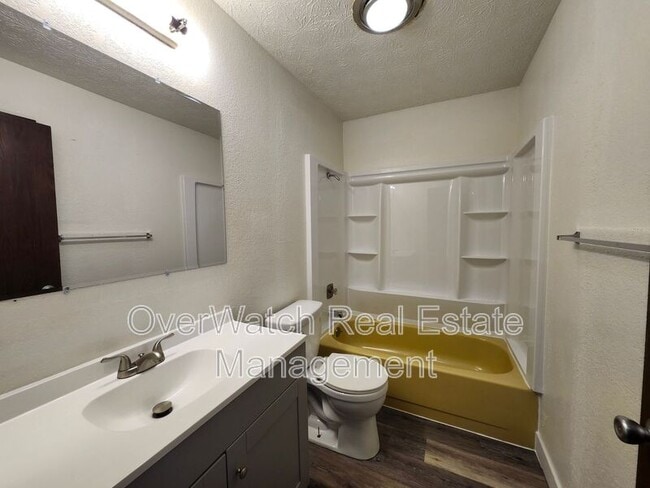 Building Photo - 821 E 12th Ave