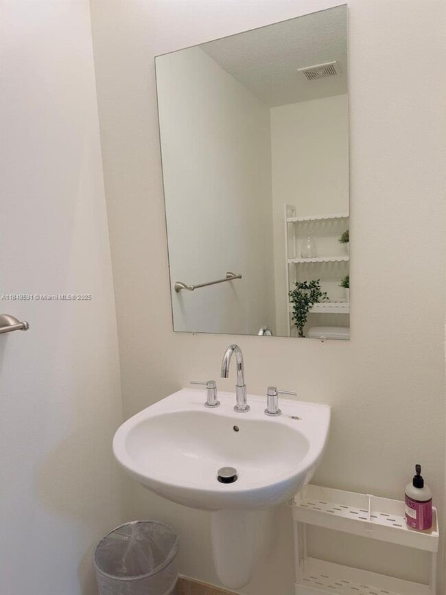 Building Photo - 6515 Collins Ave
