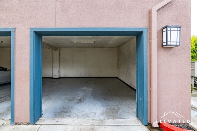 Building Photo - 1040 Campoy St