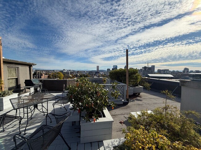 Building Photo - Historical 705 Davis Building! Vintage Lux...