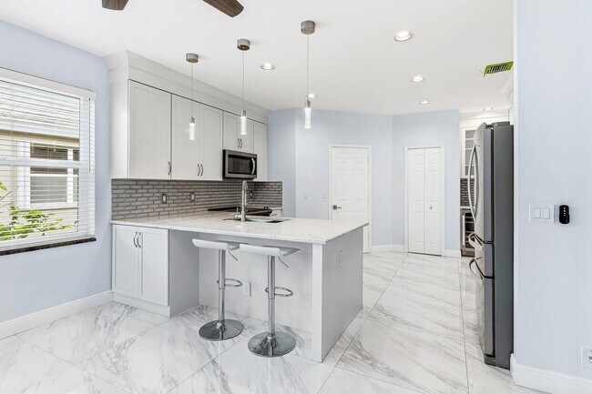 Building Photo - 12403 Cascades Pointe Dr