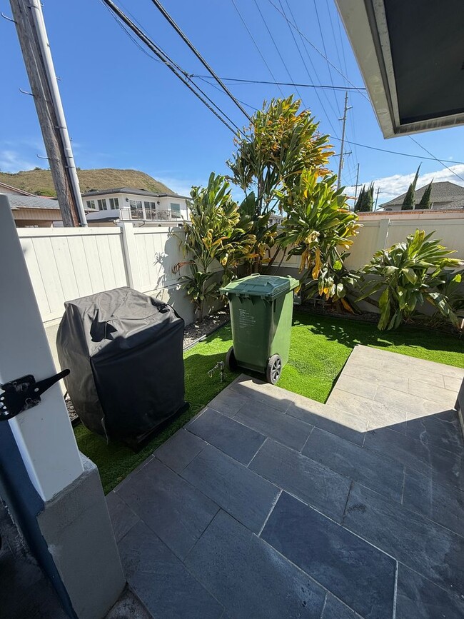 Building Photo - 2134 Kanealii Ave