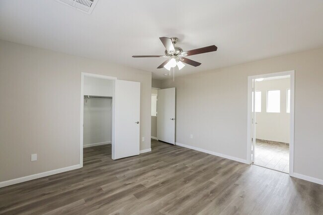 Building Photo - 2829 S 106th Pl