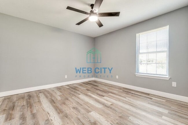 Building Photo - 1819 Lea Crest Dr