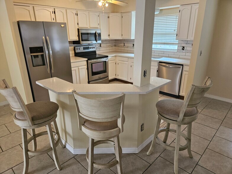 Building Photo - 1502 Stonehaven Way