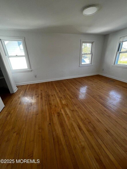 Building Photo - 205 Locust Ave