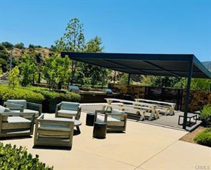 Community Amenities - 2288 Panama Dr