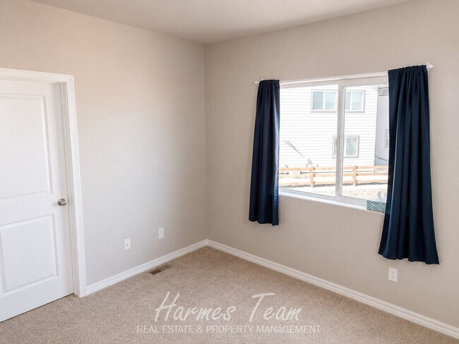 Building Photo - Beautiful 2 Bed Home | 2-Car Garage | Large Kitchen Island | Mountain Views