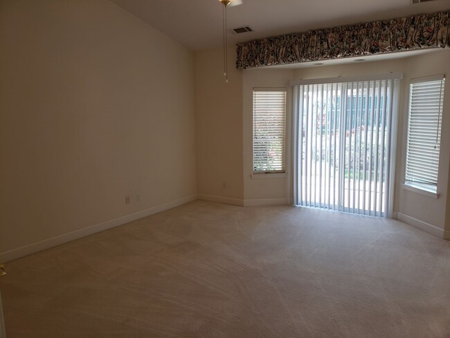 Building Photo - 3 bedroom 2 bath home in Mary Lake
