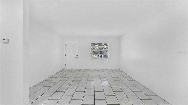 Building Photo - 1204 E Seneca Ave