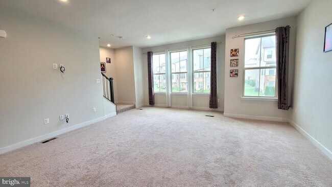 Building Photo - 8663 Shady Pines Dr