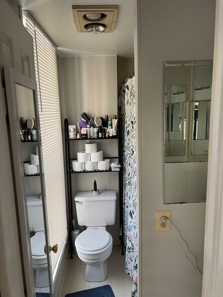 Second Floor Full Bath - 1124 25th St NW