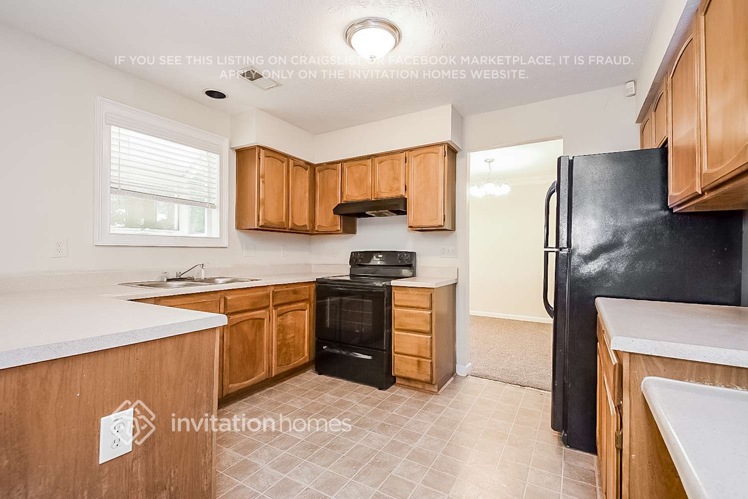 Building Photo - 2640 Woodside Dr