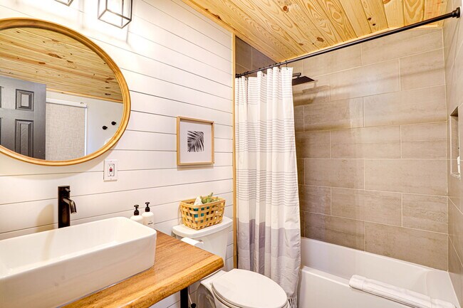 Building Photo - 4241 Osburn Ct