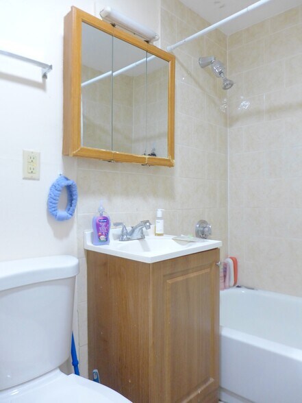 Building Photo - 1578 Tremont St