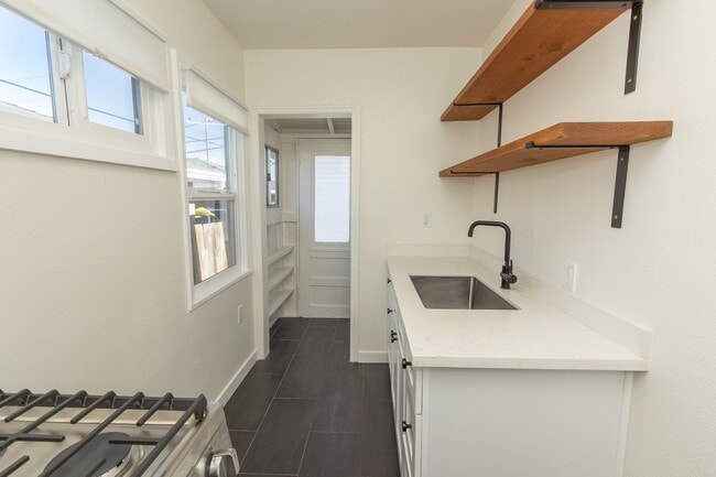 Building Photo - Quaint Remodeled 1 Bed / 1 Bath Bungalow in Normal Heights!
