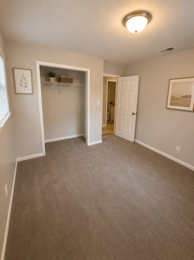 Building Photo - 307 Christopher Cir