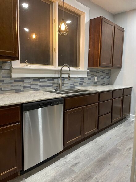 Kitchen - 710 Park Ave