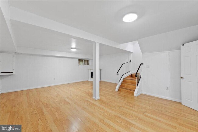 Building Photo - 7415 Rhondda Dr