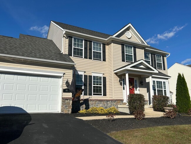 Building Photo - 84 Laks Ct