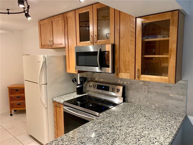 Building Photo - 9845 Riverside Dr