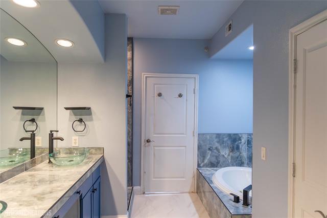 Building Photo - 500 Water's Edge Drive