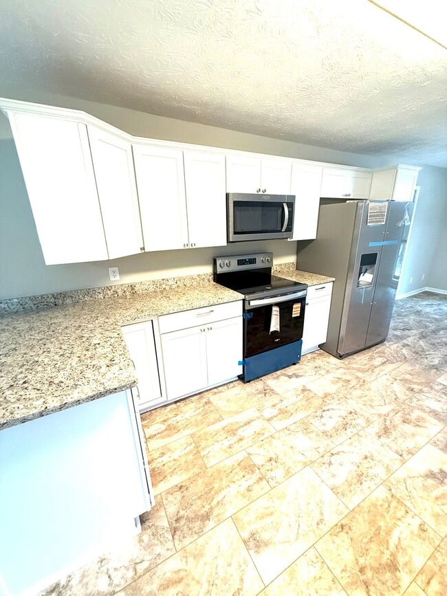 Building Photo - ** 4 Bed 3 Bath located in Prattville ** Call 334-366-9198 to schedule a self-tour. $500 credit t...