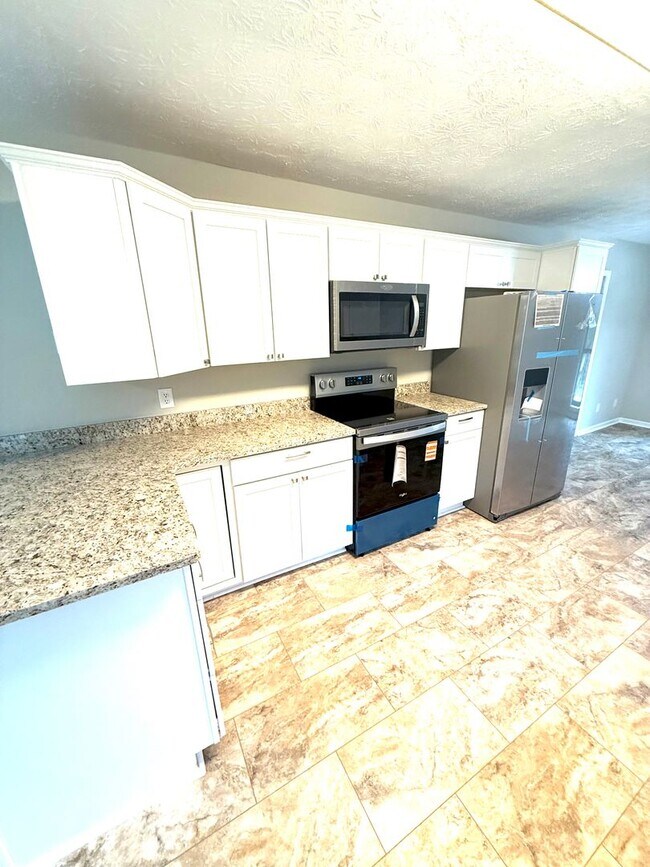 Building Photo - ** 4 Bed 3 Bath located in Prattville ** Call 334-366-9198 to schedule a self-tour