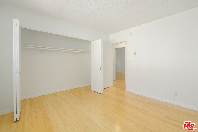 Building Photo - 2803 Arizona Ave