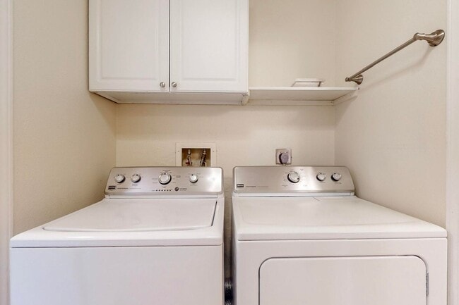 Building Photo - NE well located  Two Bedroom Condo.