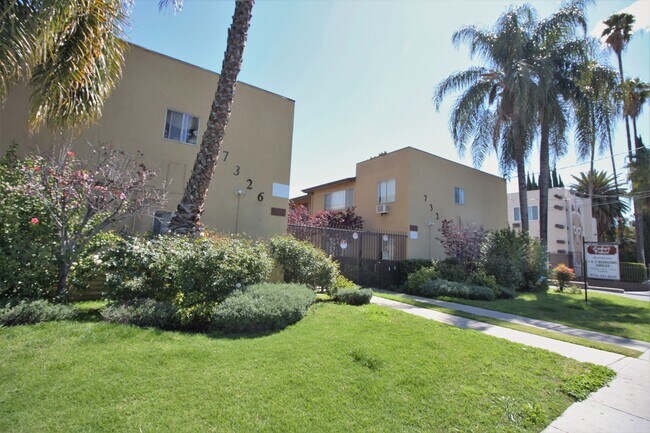 Primary Photo - 7321 - Canoga Variel Apts