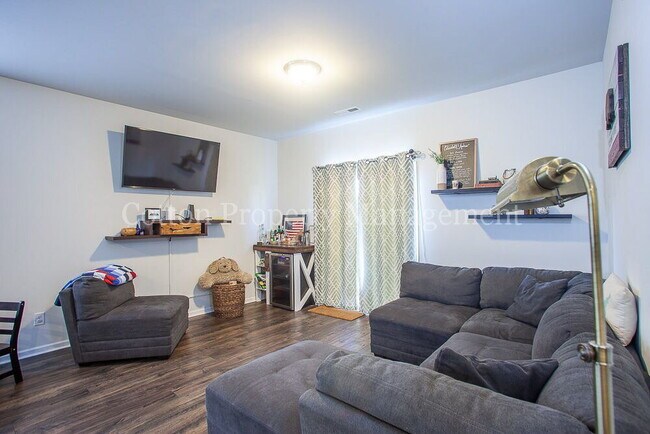 Building Photo - 142 Presley Ln