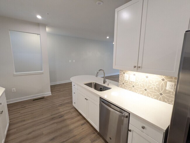 Building Photo - Stunning villa in the Harrison Terrace com...