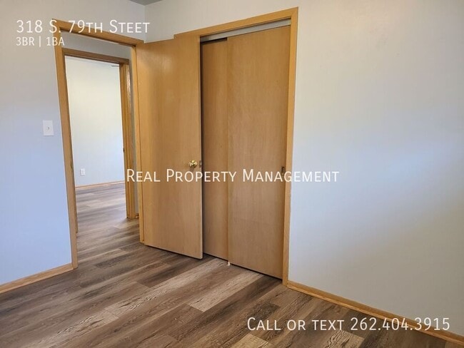 Building Photo - 318 S 79th St