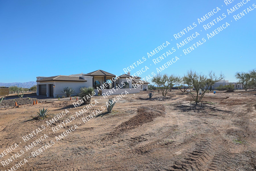 Building Photo - 14731 E Dixileta Dr