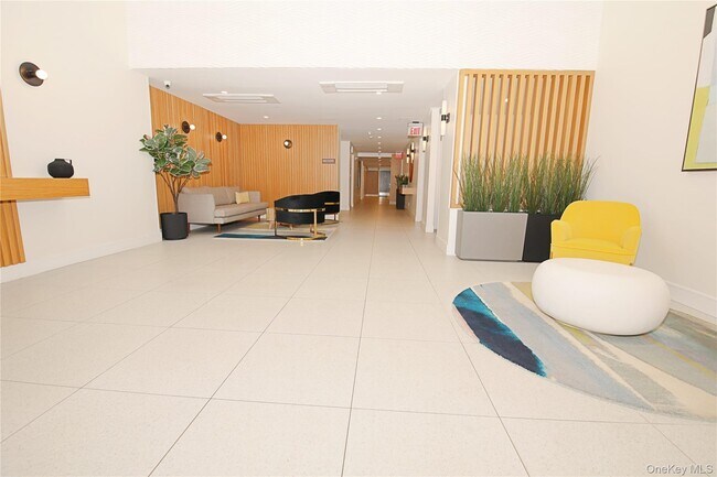 Building Photo - 230 W Broadway