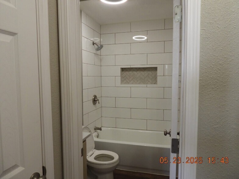 Building Photo - 7252 Mansions Dr