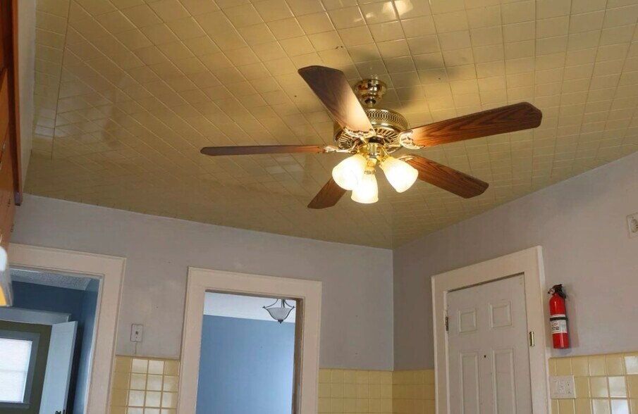 Building Photo - 454 N 7th St