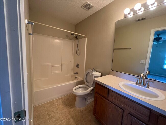 Building Photo - 621 Southbranch Dr