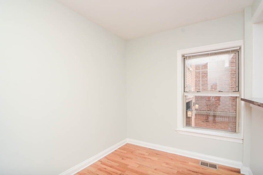 Building Photo - 631 W Barry Ave