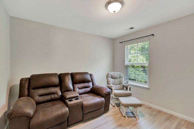 Building Photo - Large open floor plan in Spring Grove Plan...