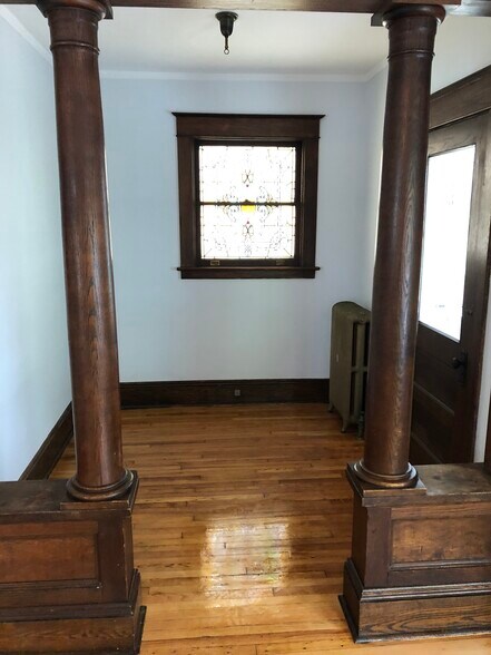 Building Photo - 640 Morris St