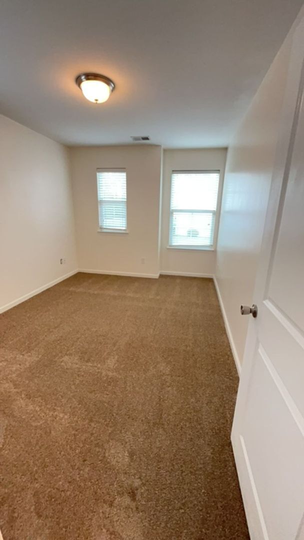 Building Photo - Beautiful 4-Bedroom 2.5 Bath Home