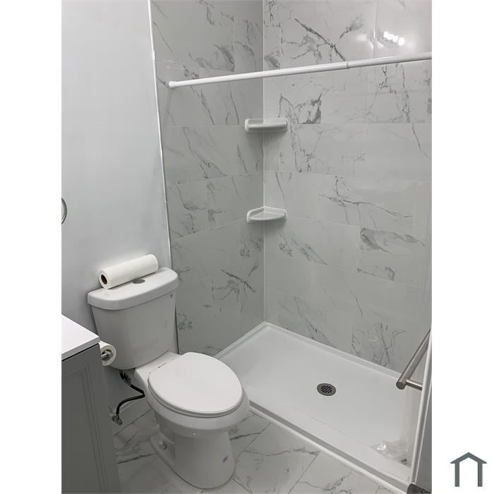 Building Photo - 820 N Lakewood Ave