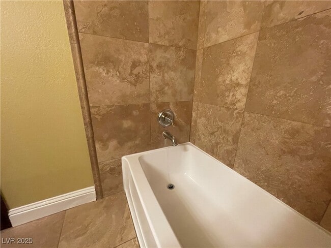 Building Photo - 1150 N Buffalo Dr