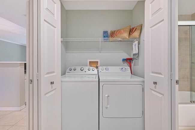 Building Photo - 8561 Evernia Ct