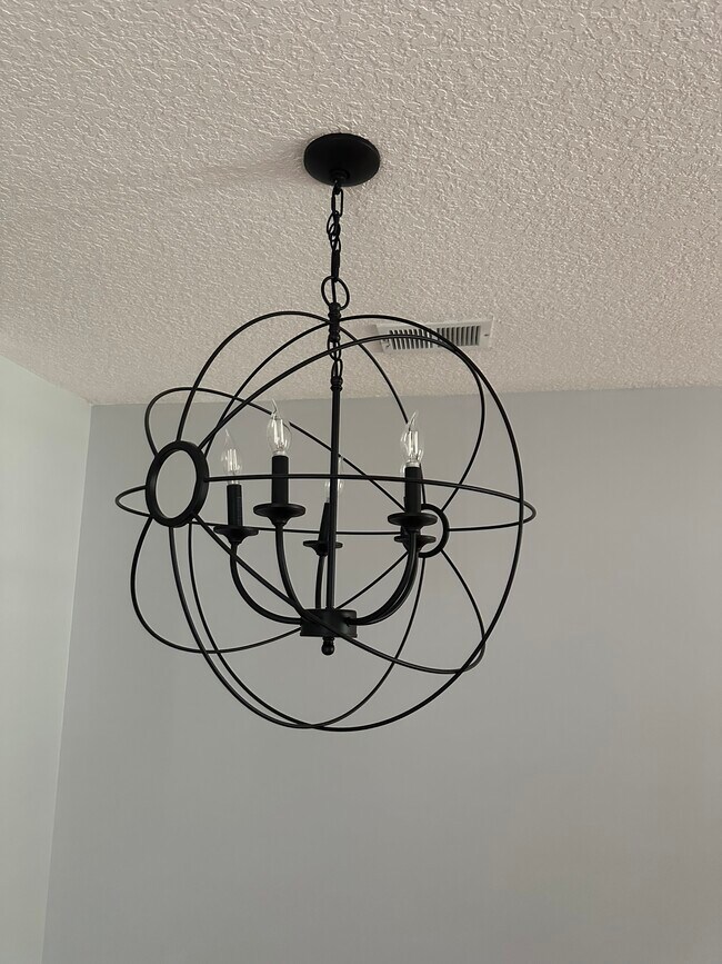 Building Photo - 104 Camellia Ct